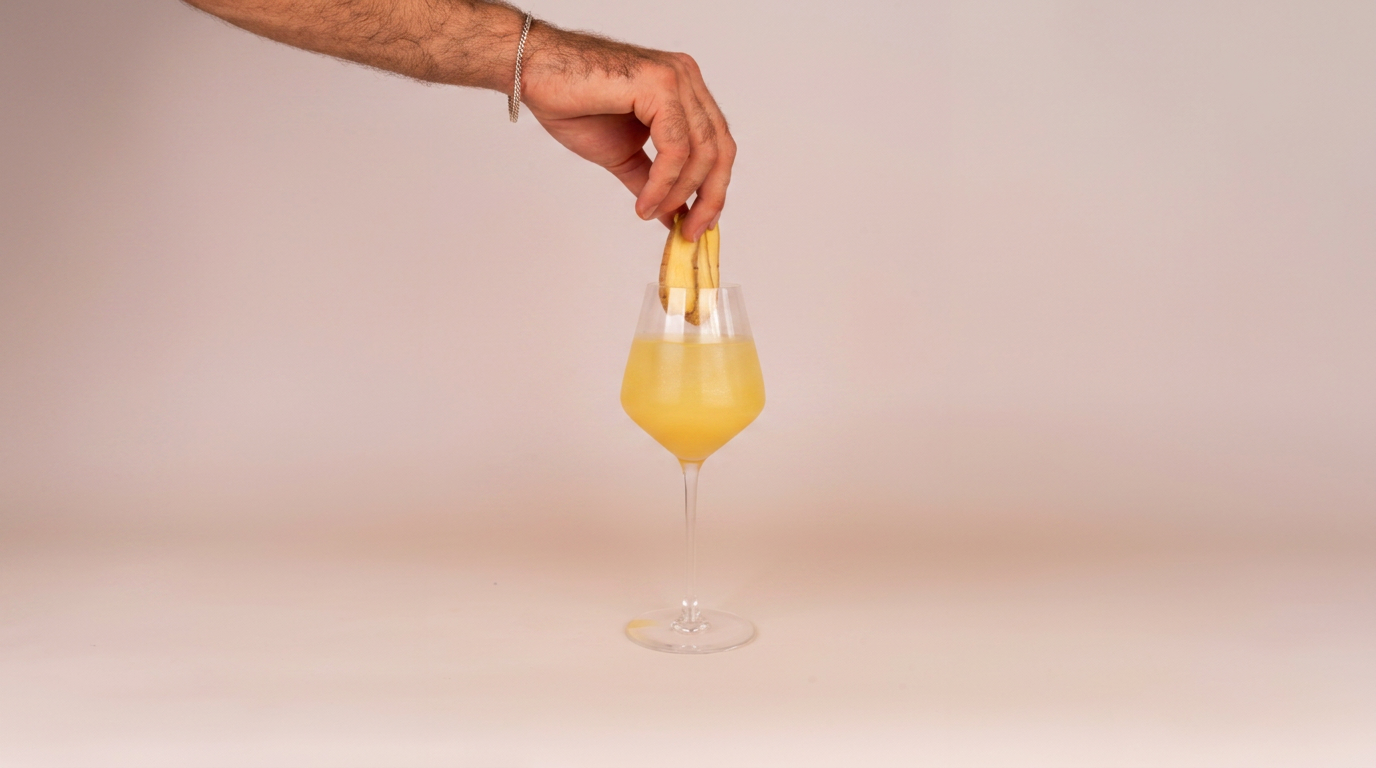 Ginger Spritz gegarneerd met een schijf sinaasappel